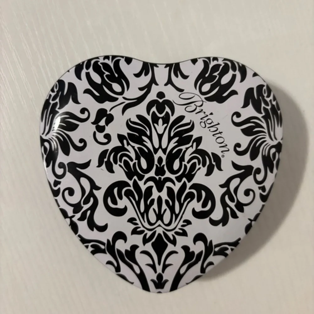 Brighton | Black and White Heart Ring Tin